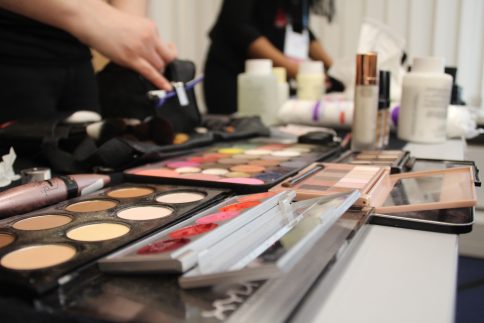 Die Ausrüstung der Famous Face Academy